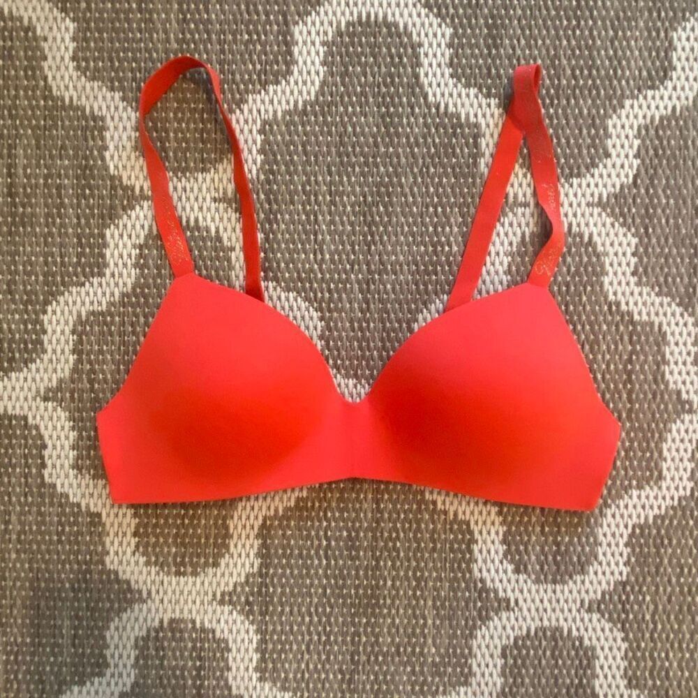 Victoria’s Secret Bra  T-shirt lightly lined wireless bra, size 38B